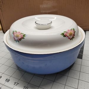 Hall's kitchenware casserole dish